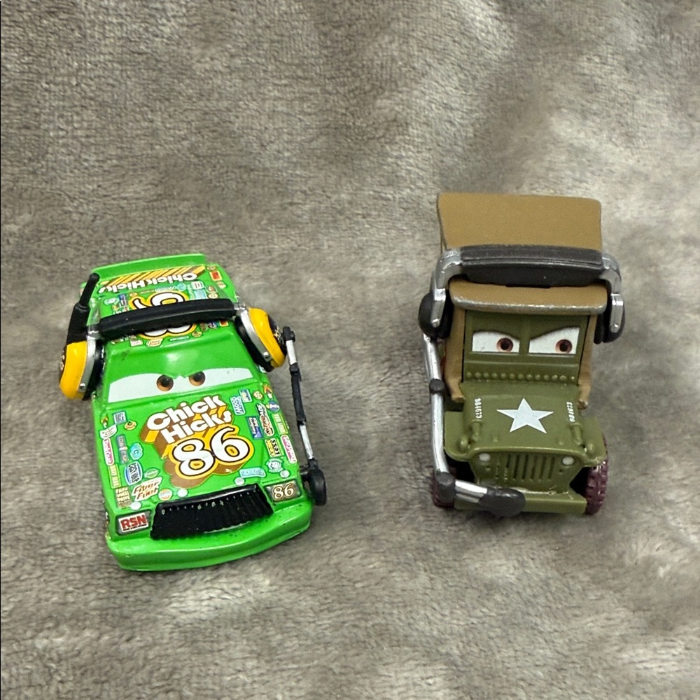 Disney Pixar Cars Sarge w/Headset & #86 Chick Hicks w/Headset 1:55 Metal Diecast